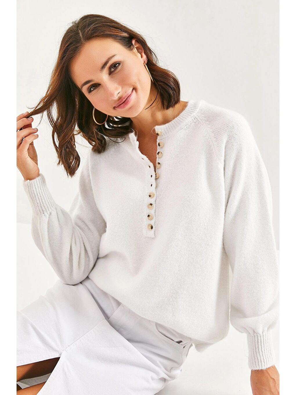 Beyaz Kadın Yakası İlikli Balıkçı Yaka Çizgili Triko Kazak