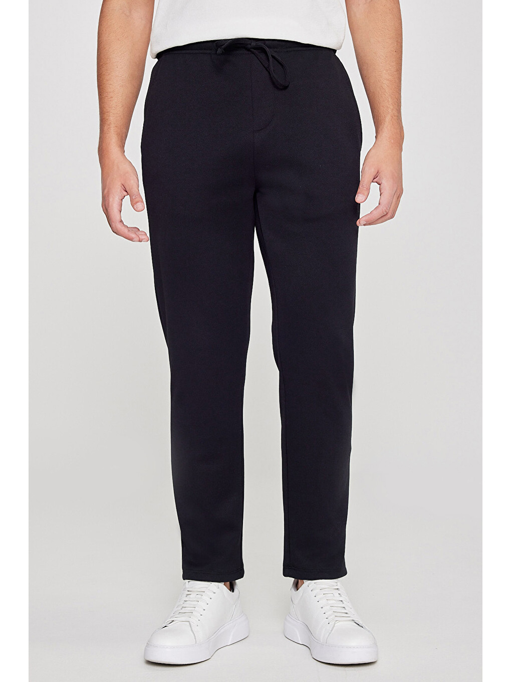 Erkek Siyah Pamuklu Standart Fit Normal Kesim Beli Lastikli Diagonal Desenli Örme Pantolon-1