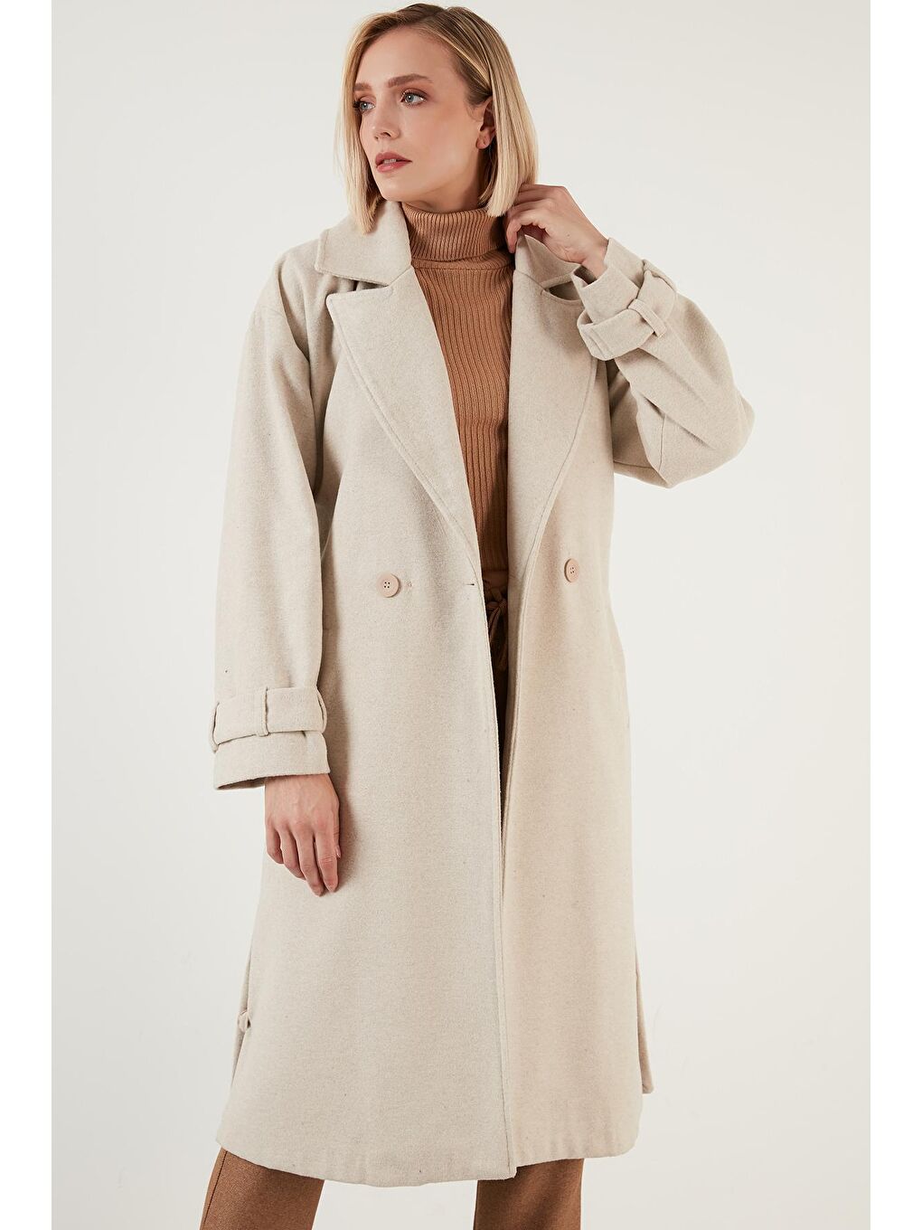 Bej Pamuklu Regular Fit Kemerli Yırtmaçlı Uzun Kaban 6380015-2