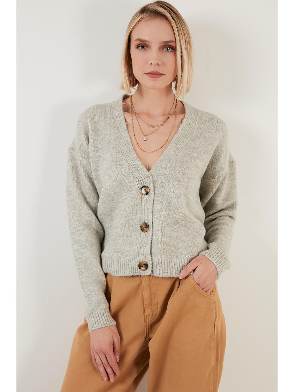 Gri Düğmeli V Yaka Örme Hırka 4615138-2