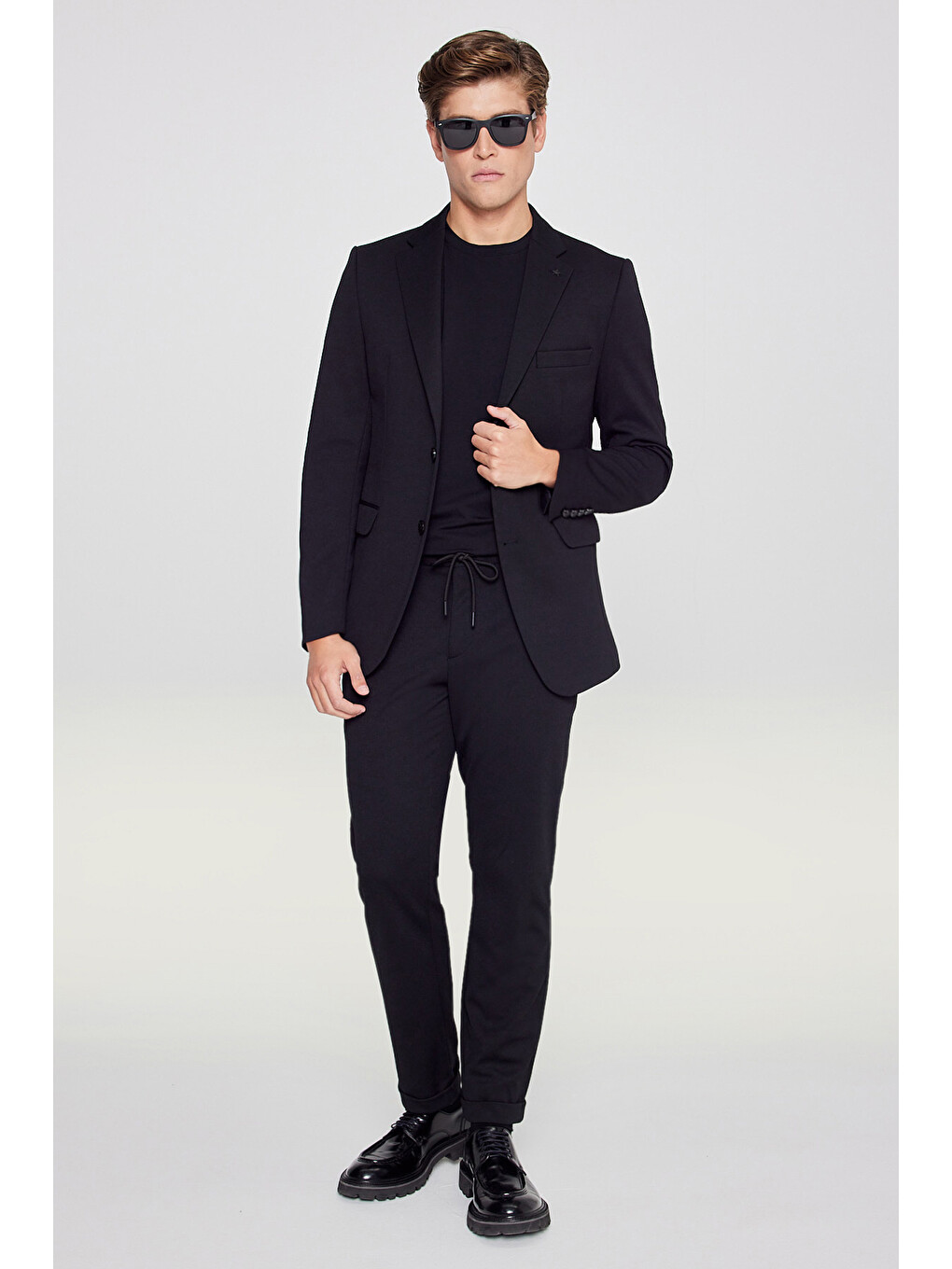 Erkek Siyah Slim Fit Dar Kesim Mono Yaka Beli Bağlamalı Kapak Cepli Esnek Takım Elbise-2