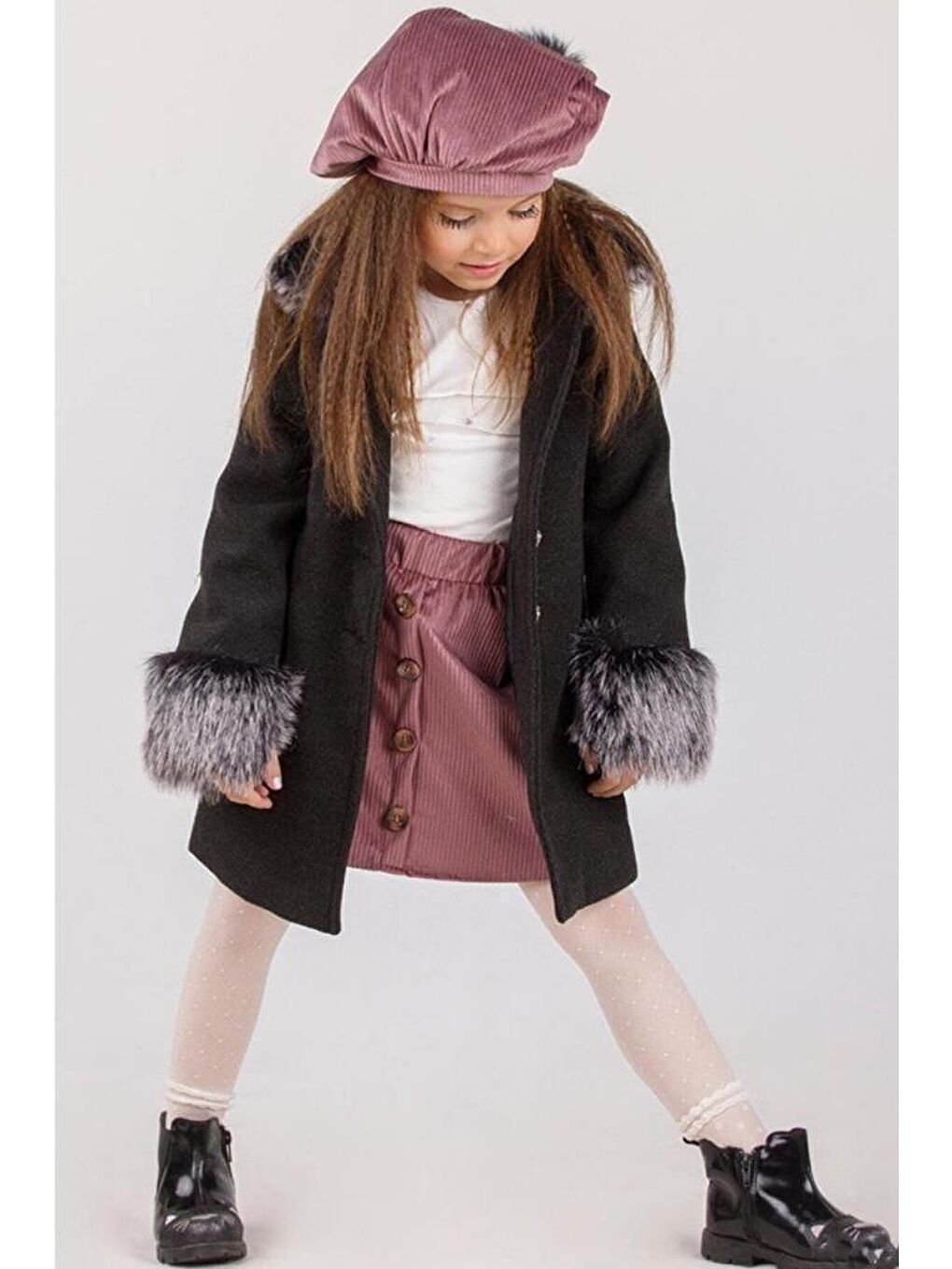 Kız Çocuk Siyah Kabanlı Kadife Etekli Takım-3