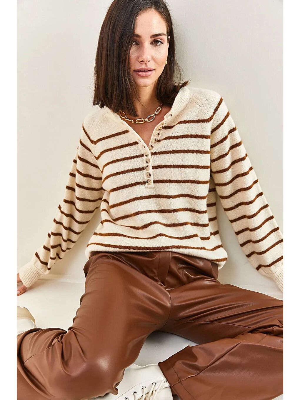 Bej Kadın Yakası İlikli Balıkçı Yaka Çizgili Triko Kazak-1