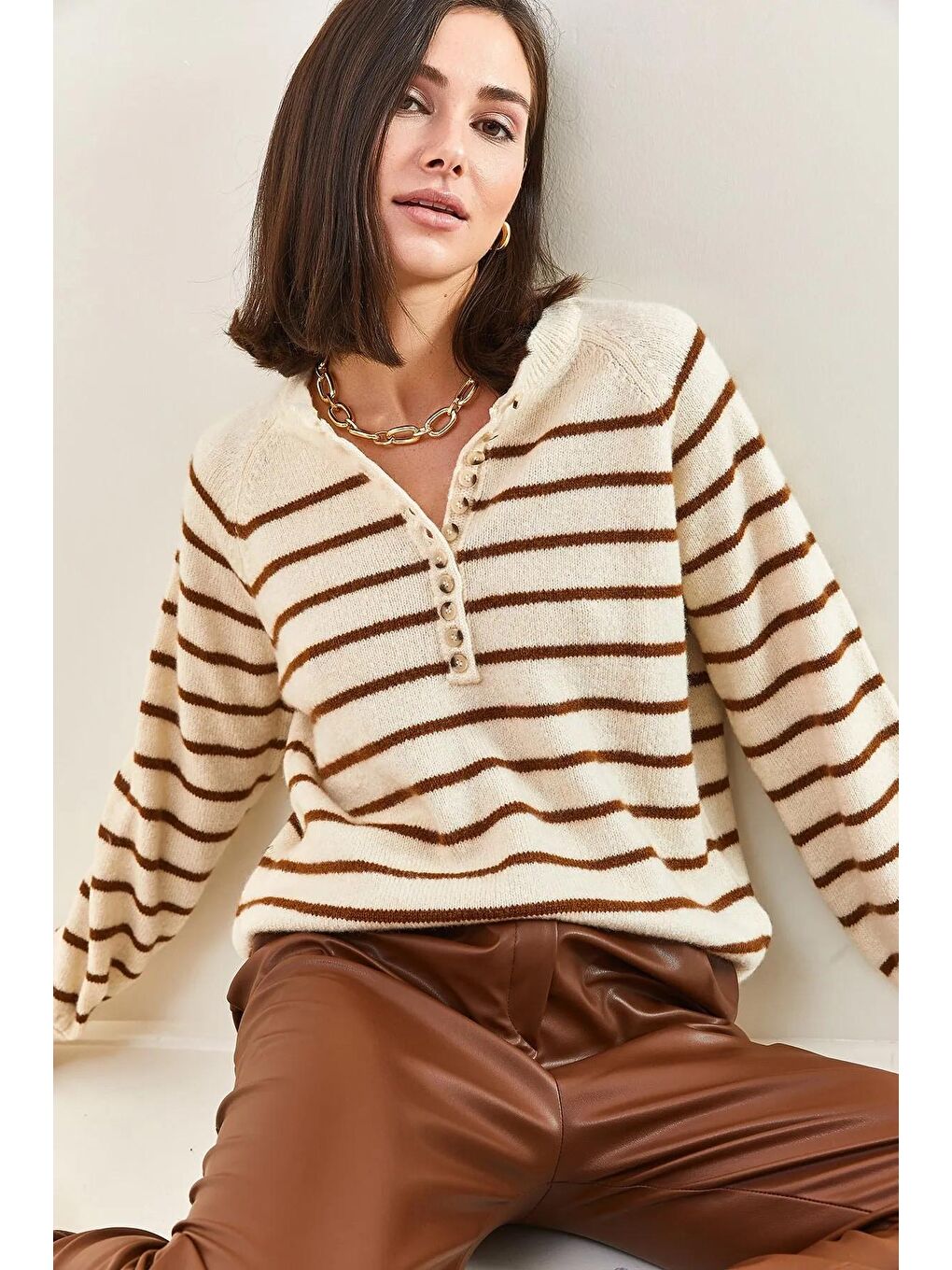 Bej Kadın Yakası İlikli Balıkçı Yaka Çizgili Triko Kazak-3