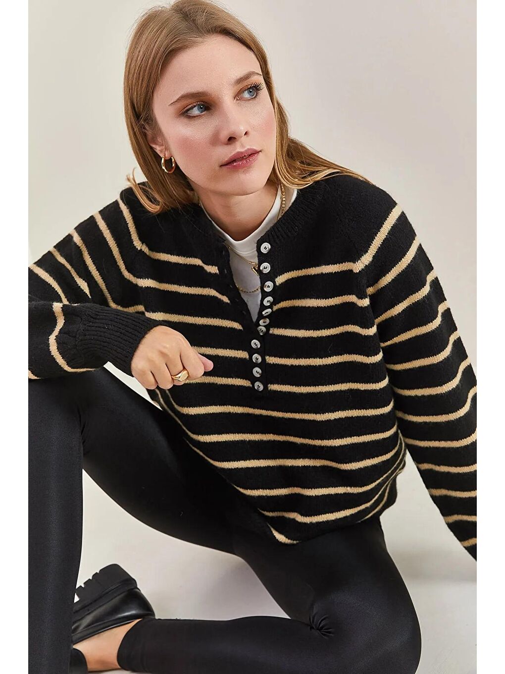 Siyah Kadın Yakası İlikli Balıkçı Yaka Çizgili Triko Kazak-2