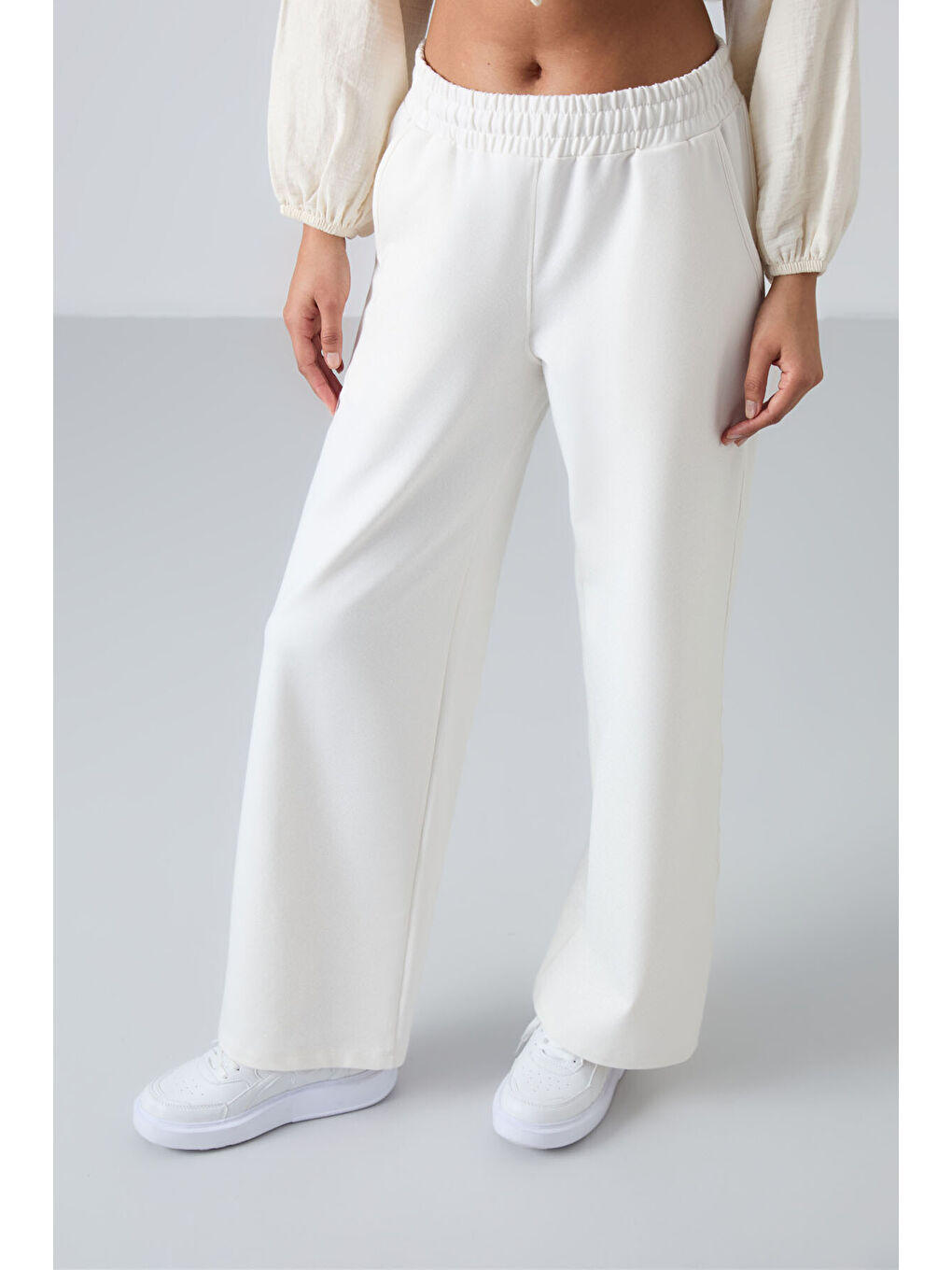 Ekru Yüksek Bel Cepli Rahat Form Geniş Paça Kadın Eşofman Alt - 94567-3