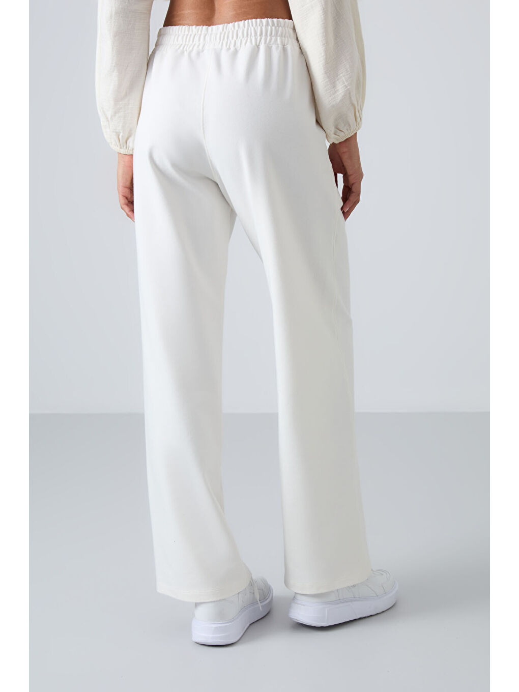 Ekru Yüksek Bel Cepli Rahat Form Geniş Paça Kadın Eşofman Alt - 94567-4