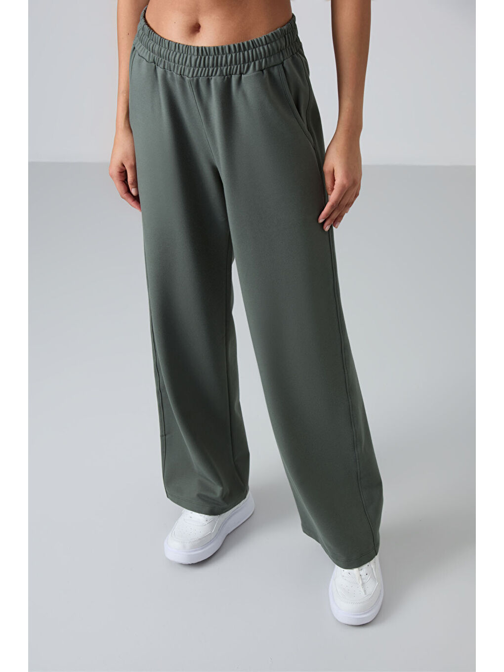 Haki Yüksek Bel Cepli Rahat Form Geniş Paça Kadın Eşofman Alt - 94567-1