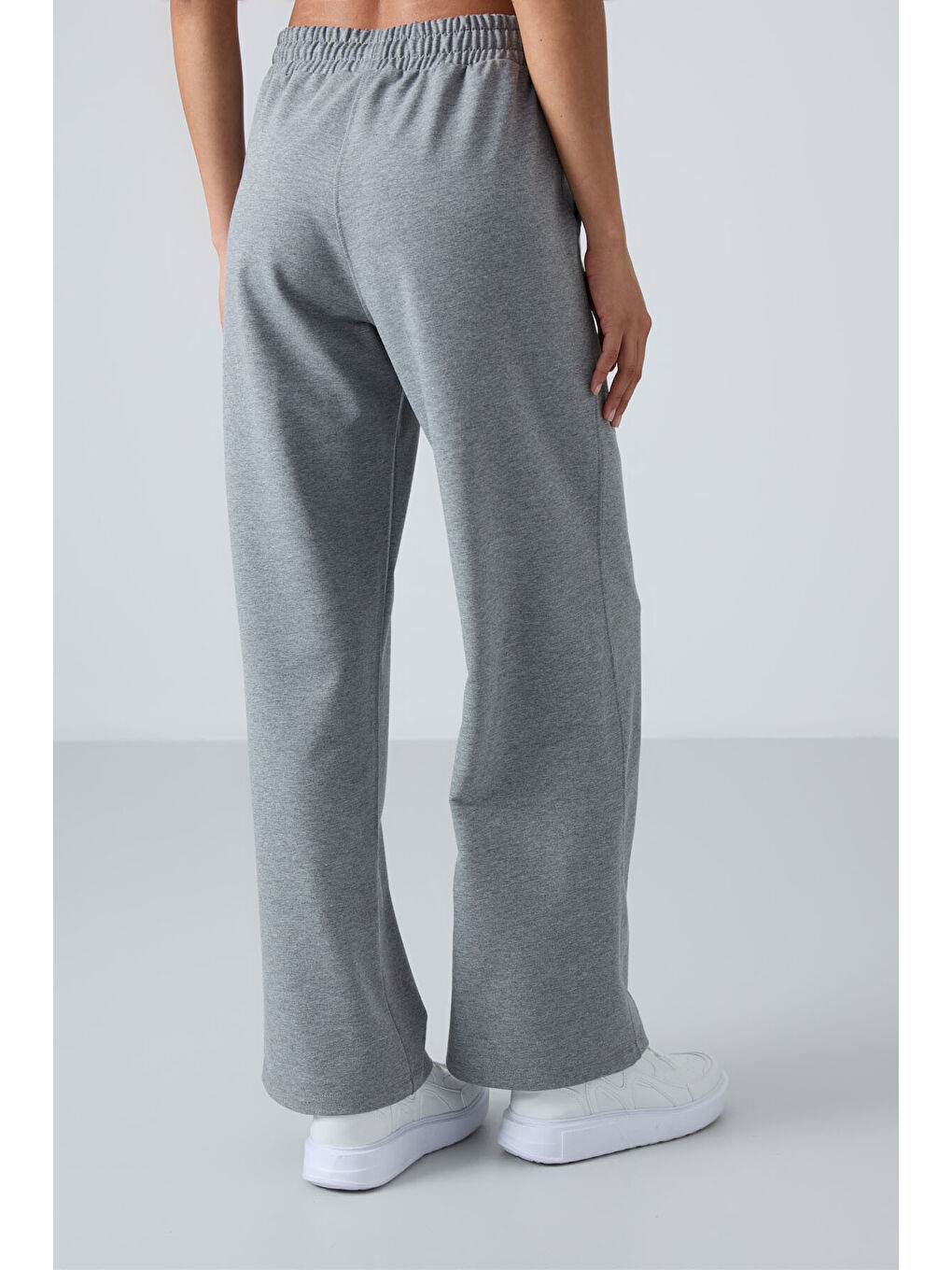 Gri Melanj Yüksek Bel Cepli Rahat Form Geniş Paça Kadın Eşofman Alt - 94567-4