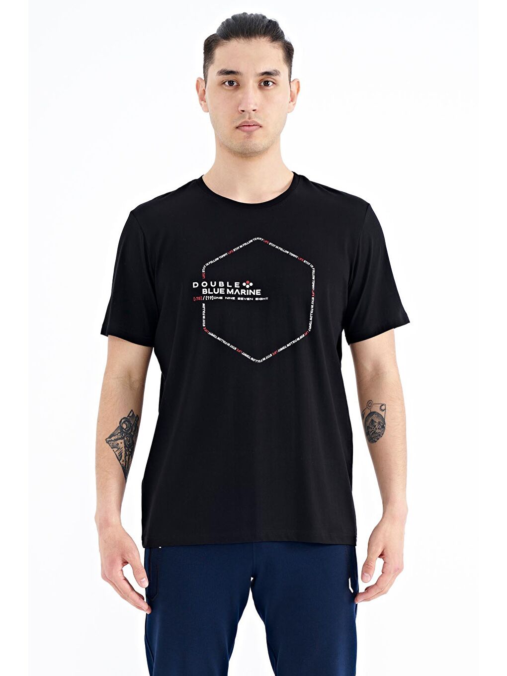 Siyah Yazı Geometri Basklı Standart Kalıp Erkek Tişört - 88198