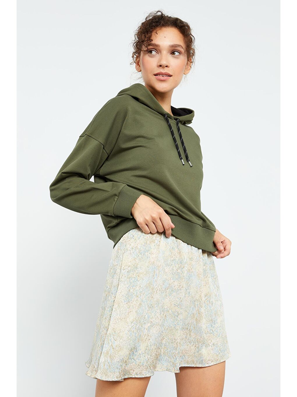 Haki Uzun Kol Rahat Form Kapüşonlu Kadın Sweatshirt - 97115-2