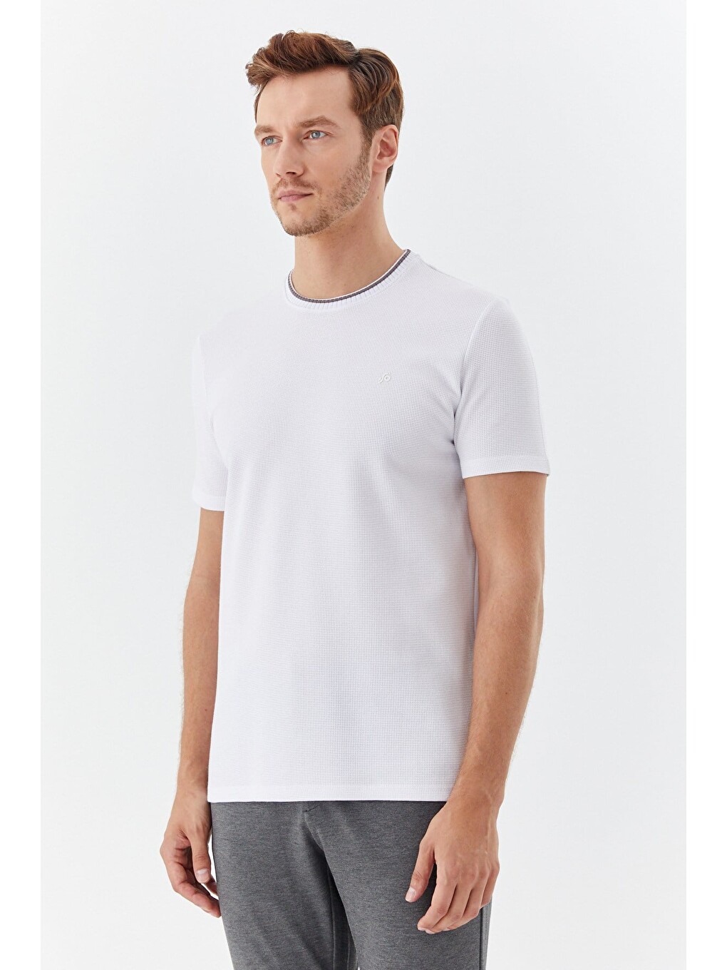 Ekru Piti Kare Bisiklet Yaka Pamuklu T-shirt-1