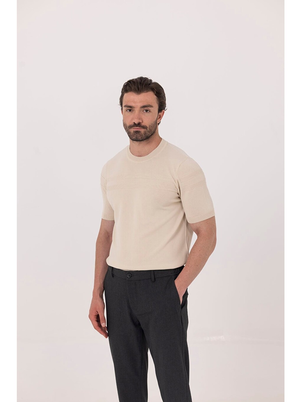 Bej Bisiklet Yaka Jakarlı Triko T-shirt-1