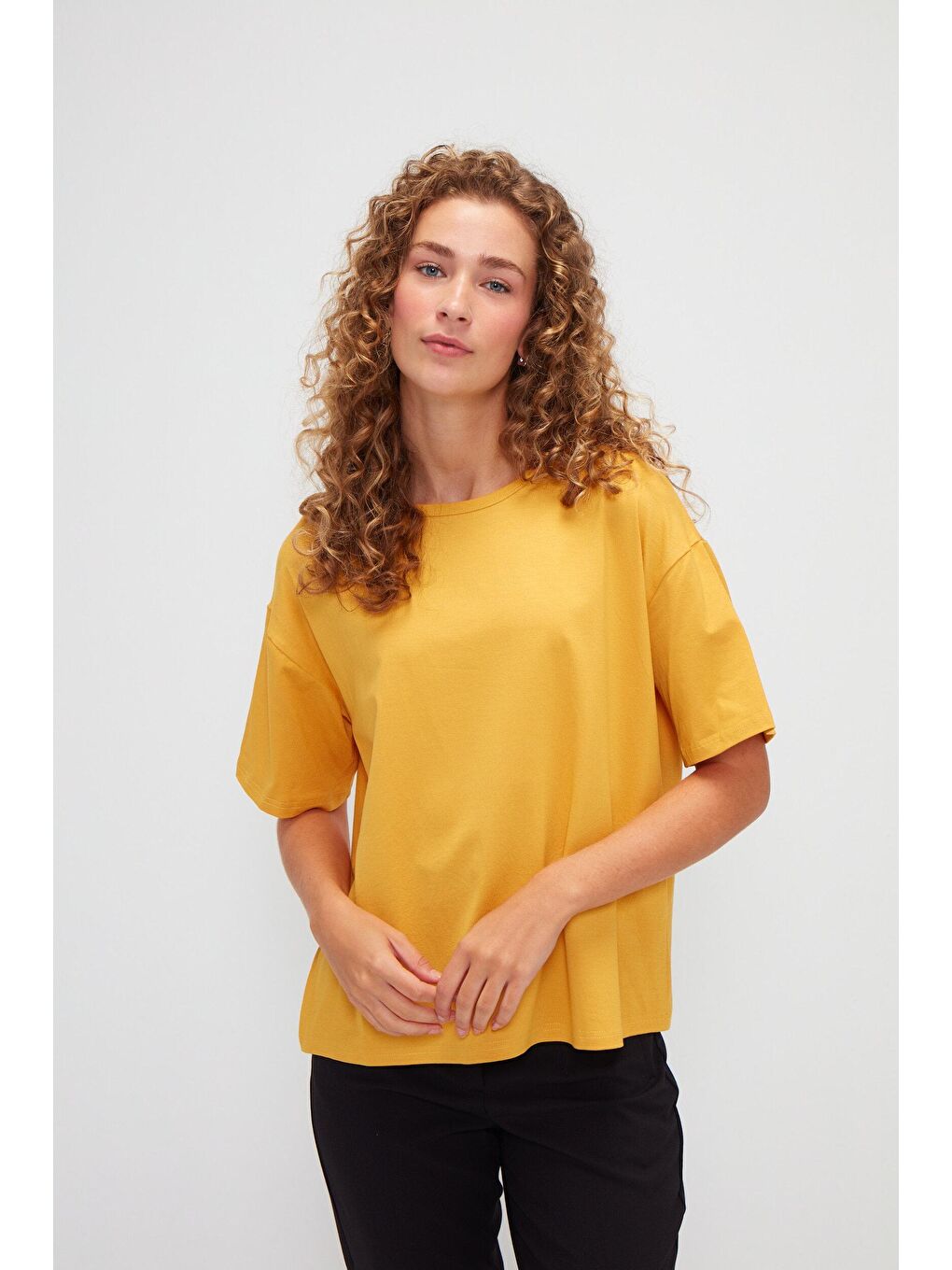 Sarı Bisiklet Yaka Basic Düz Renk Kısa Kollu Tişört