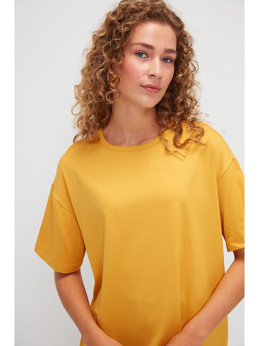 Sarı Bisiklet Yaka Basic Düz Renk Kısa Kollu Tişört-1