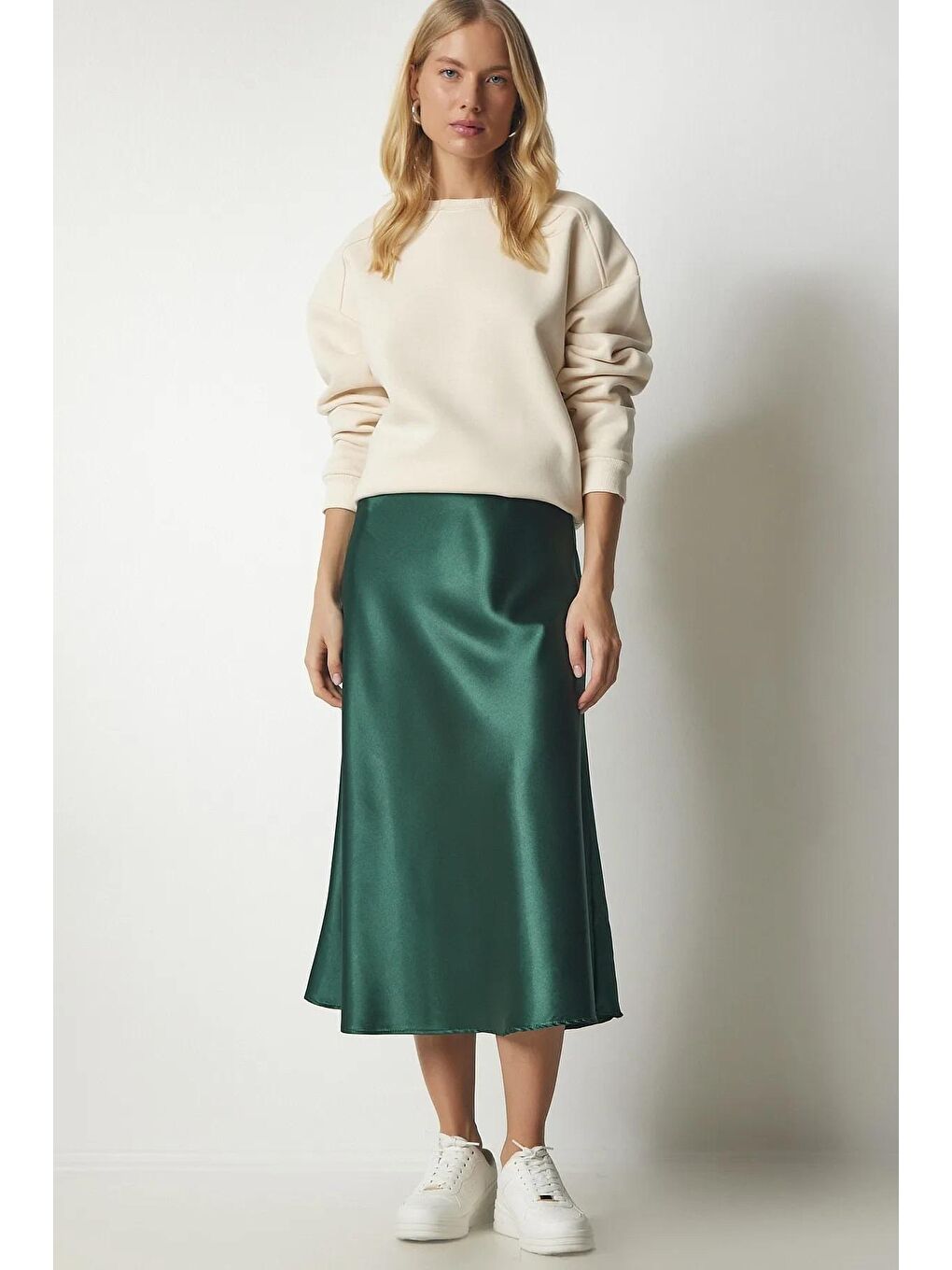 Kadın Zümrüt Yeşili Bilek Boy Saten Etek