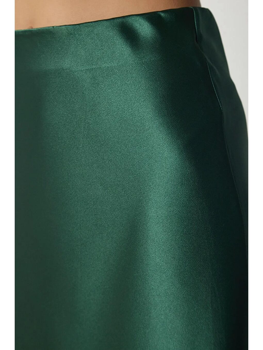 Kadın Zümrüt Yeşili Bilek Boy Saten Etek-3