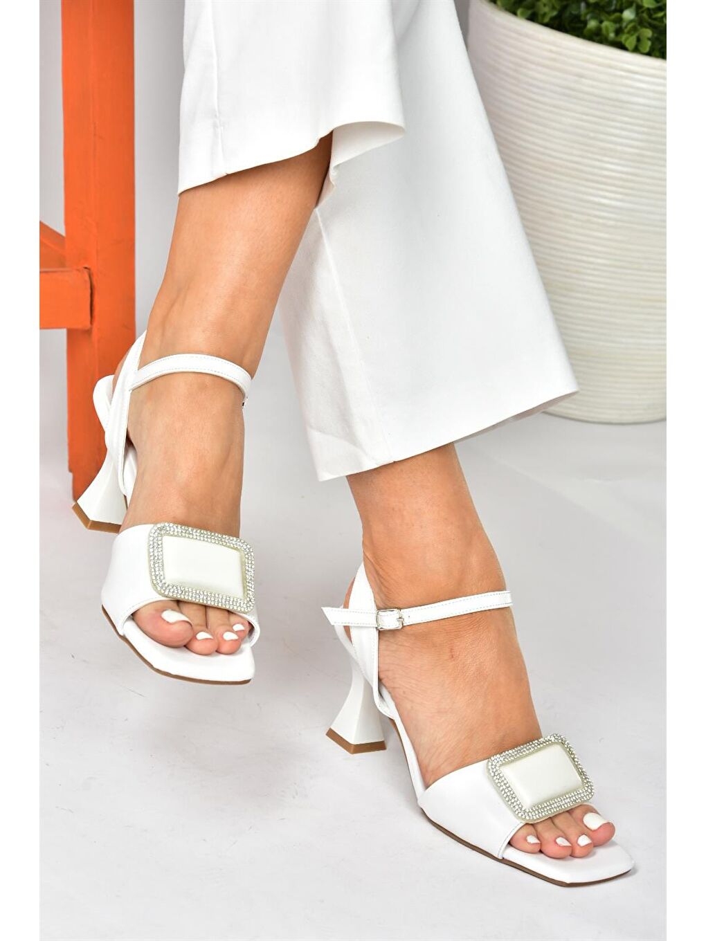 Beyaz Taşlı Kalın Topuklu Kadın Abiye Ayakkabı P252100009-2