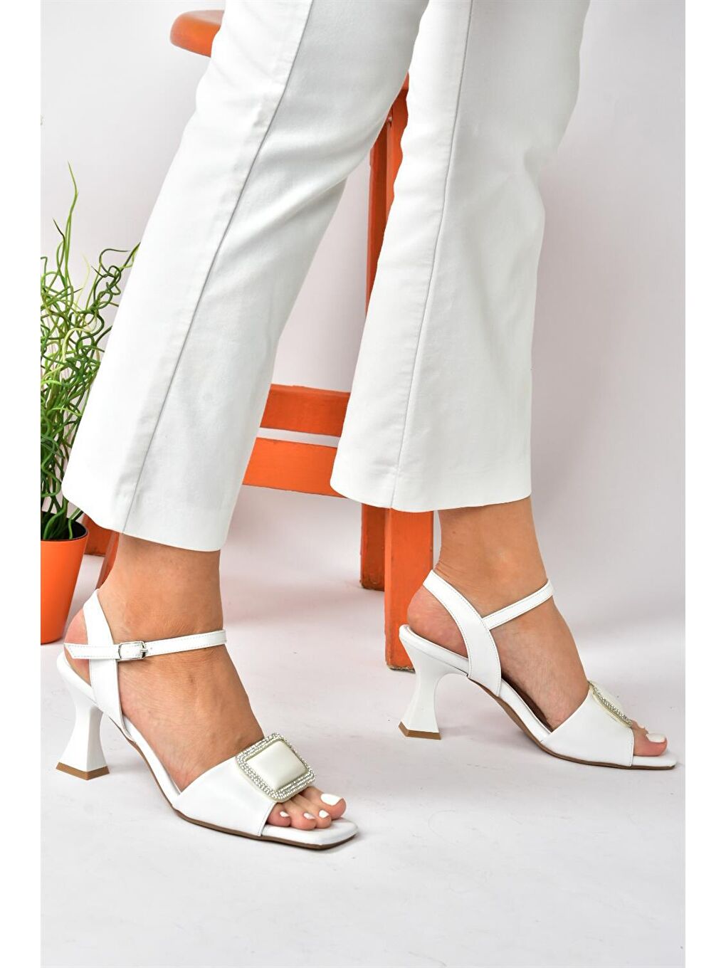 Beyaz Taşlı Kalın Topuklu Kadın Abiye Ayakkabı P252100009-3