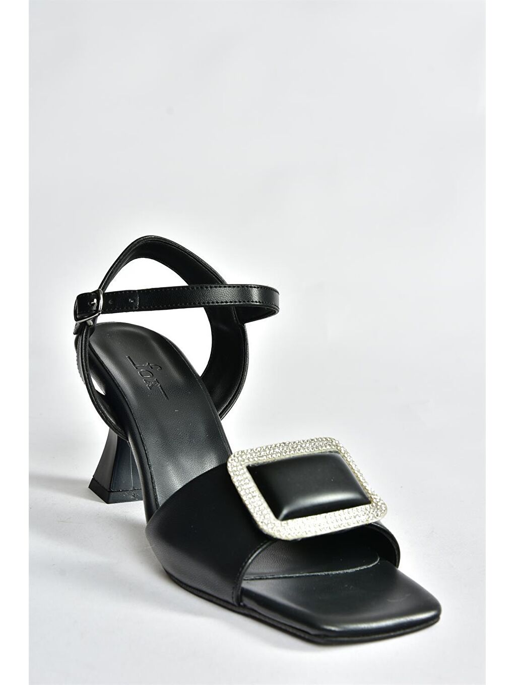 Siyah Taşlı Kalın Topuklu Kadın Abiye Ayakkabı P252100009-3