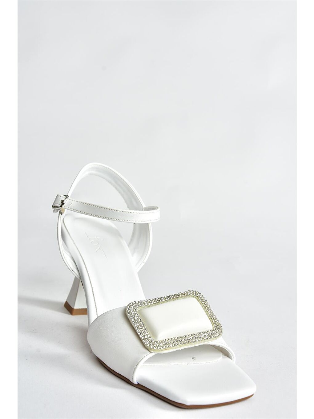 Beyaz Taşlı Kalın Topuklu Kadın Abiye Ayakkabı P252100009-4