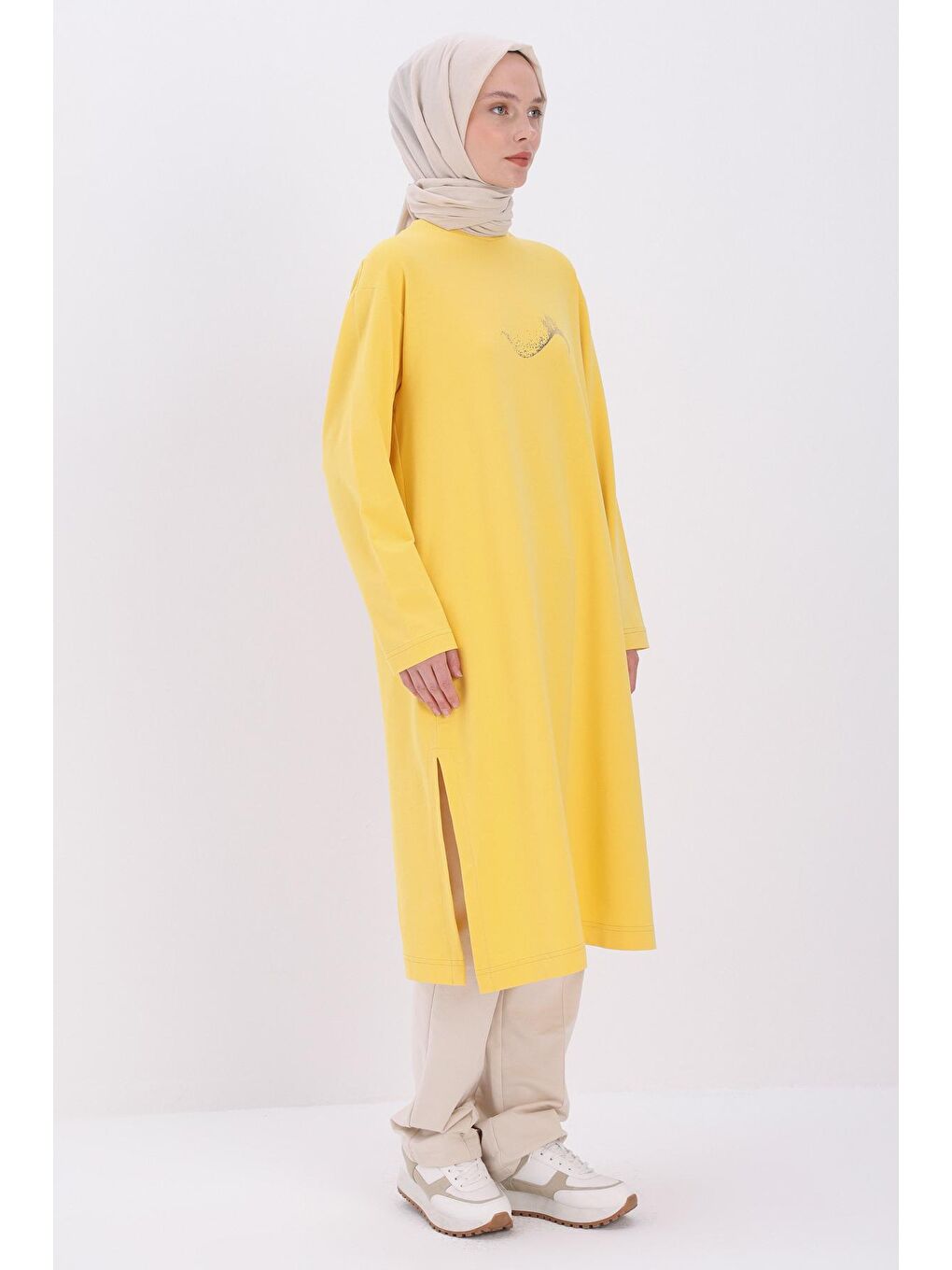 Sarı Pamuklu Yandan Yırtmaçlı Varak Baskılı Tunik-2