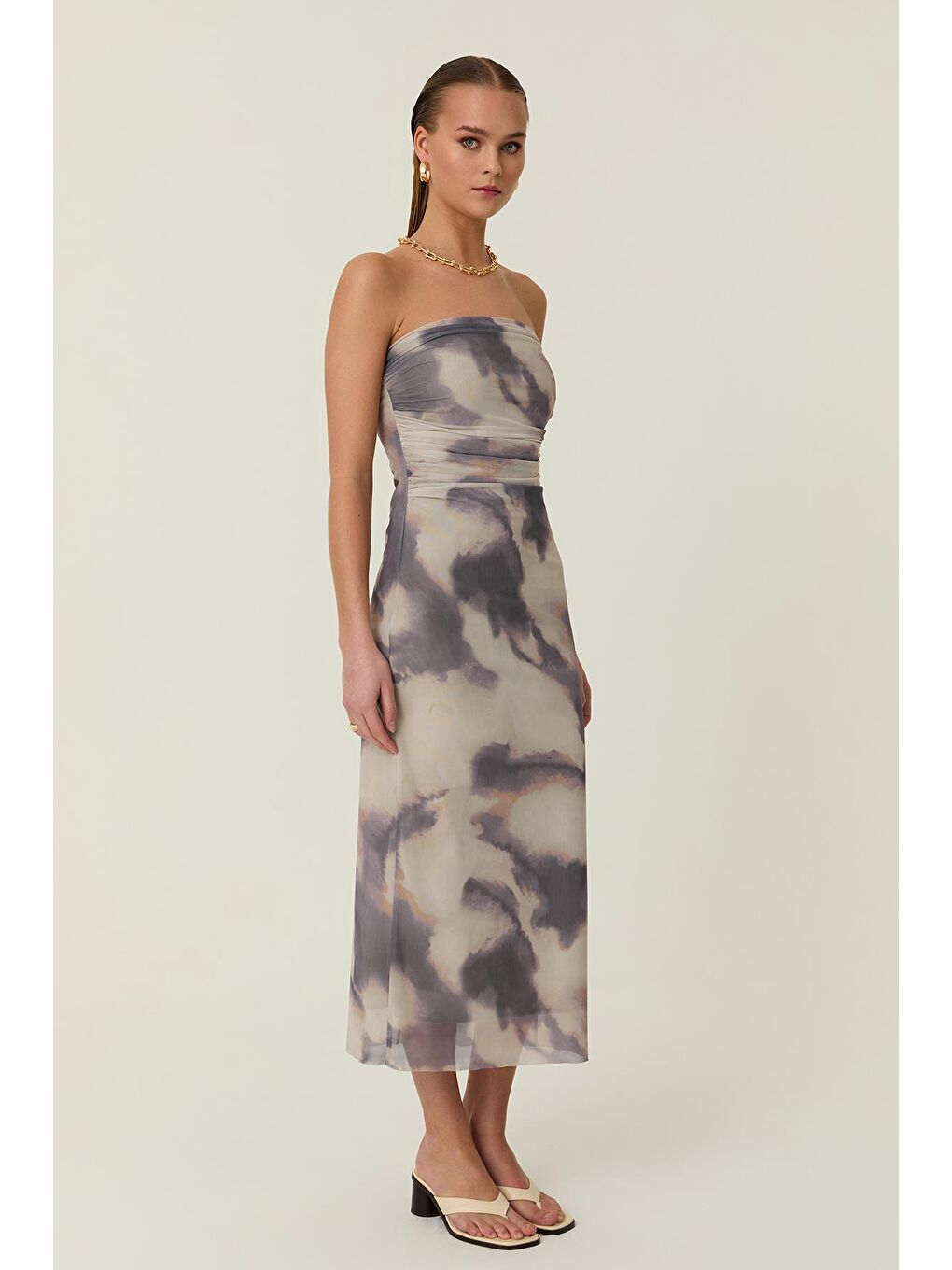 Desenli Tül Straplez Midi Elbise Bej-1