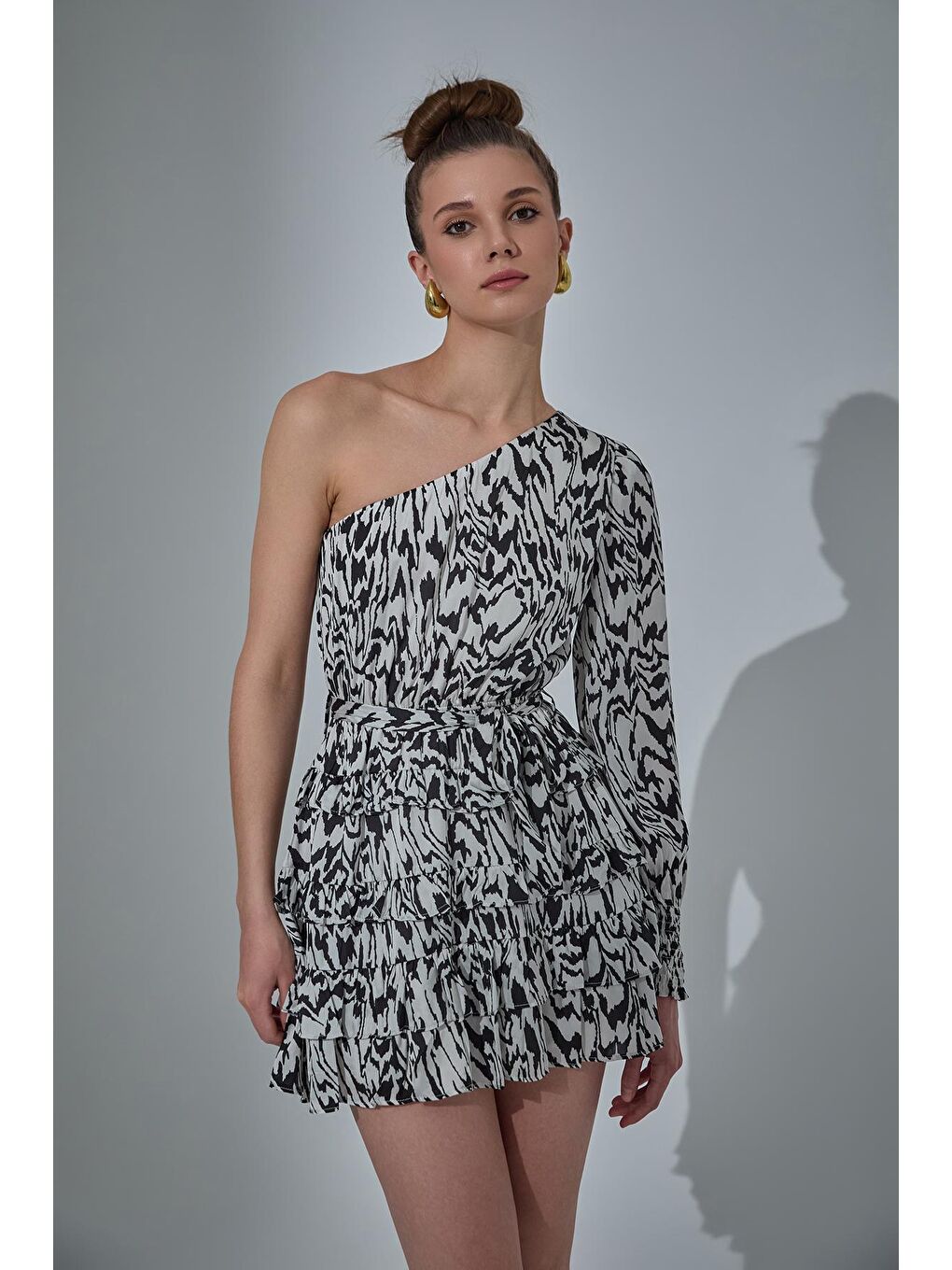 Tek Omuz Detaylı Saten Mini Elbise Siyah-3