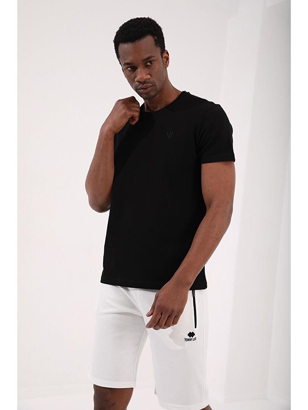 Siyah Petek Dokulu Çift Ok Logolu Standart Kalıp Bisiklet Yaka Erkek Tişört - 87921-2