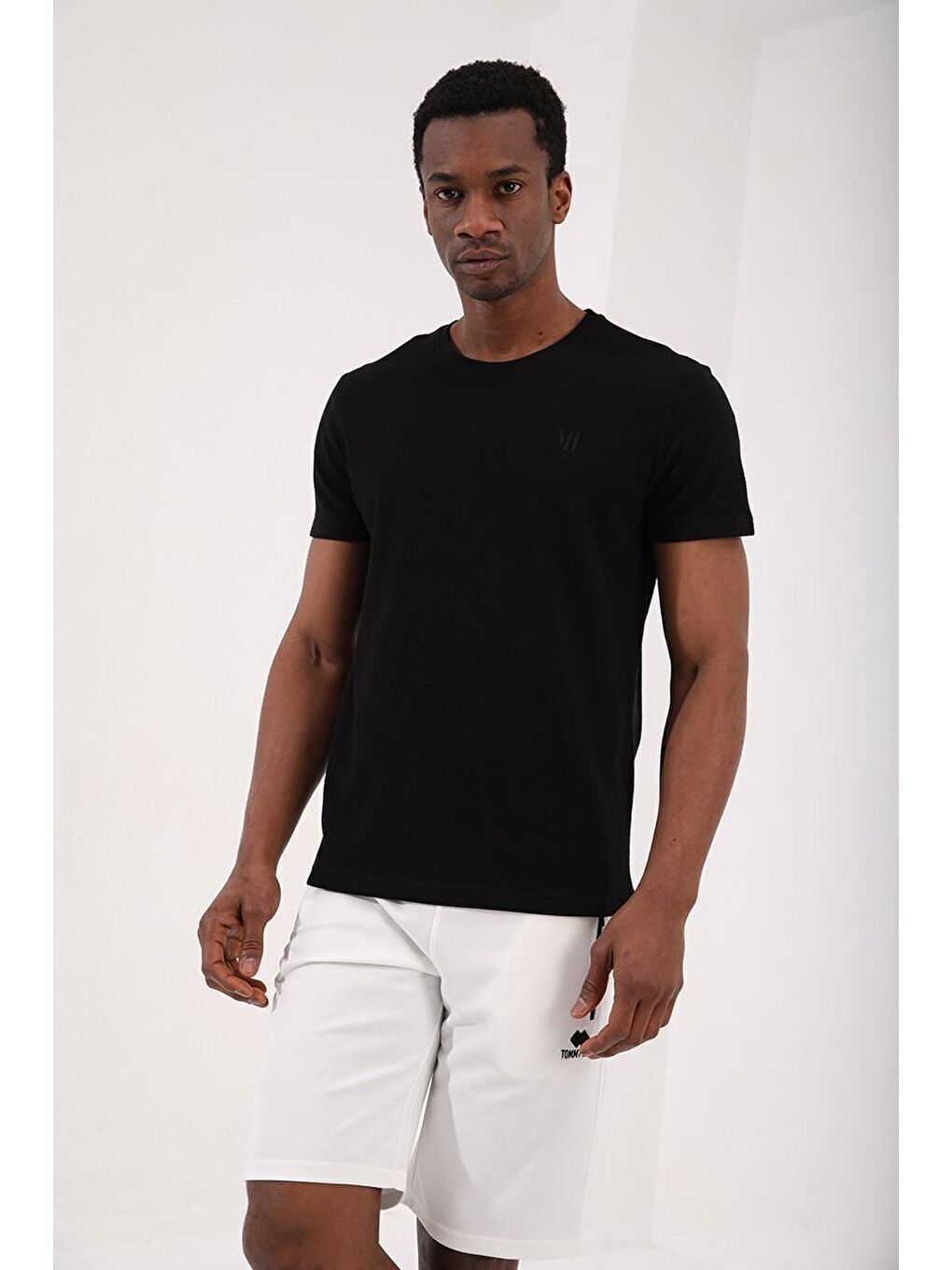 Siyah Petek Dokulu Çift Ok Logolu Standart Kalıp Bisiklet Yaka Erkek Tişört - 87921-4