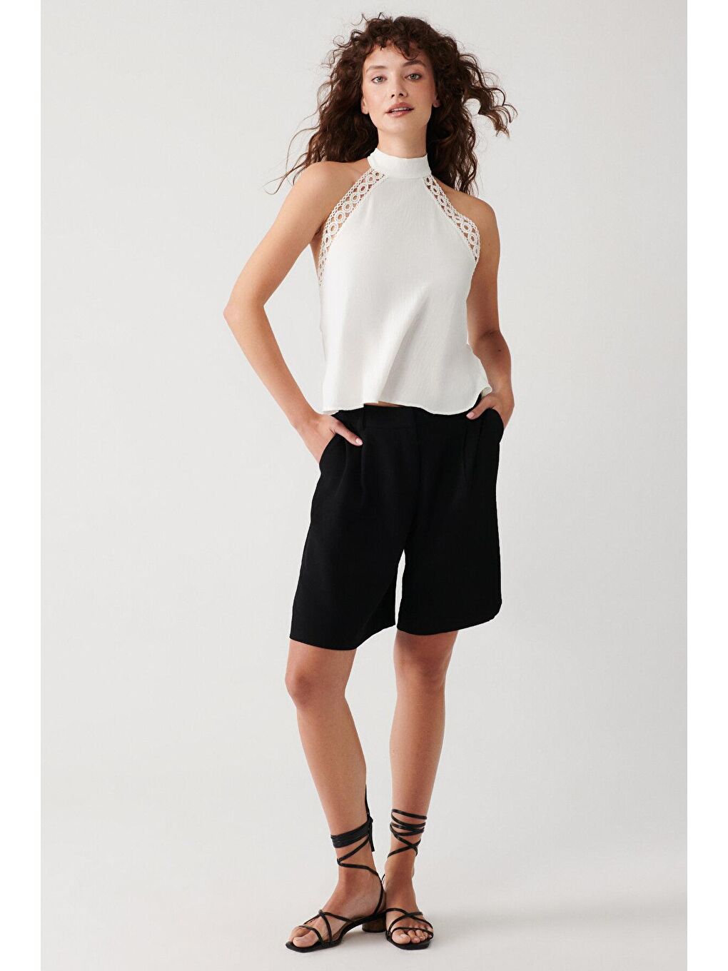 Beyaz Düz Dantel Detaylı Bluz-1