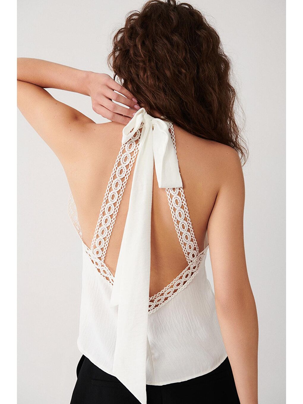 Beyaz Düz Dantel Detaylı Bluz-3