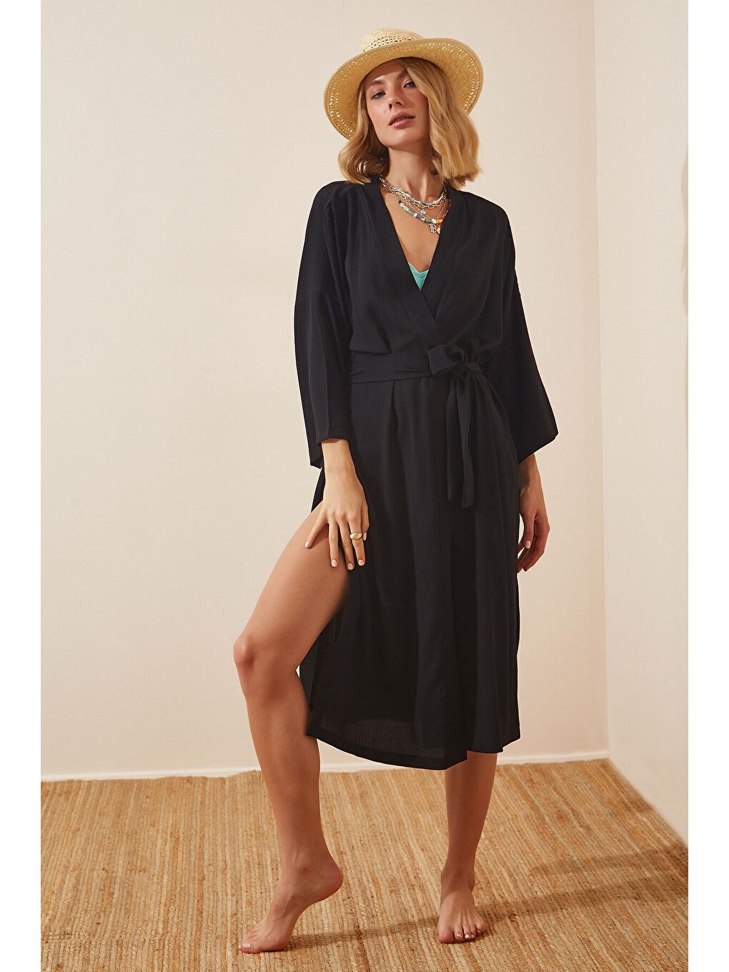 Kadın Siyah Yırtmaçlı Kırinkıl Kuşaklı Kimono-2