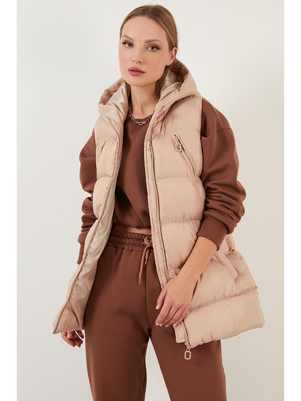 Kahverengi Kapüşonlu Cepli Regular Fit Şişme Yelek 64789677-1