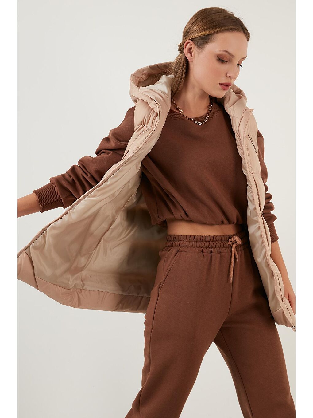 Kahverengi Kapüşonlu Cepli Regular Fit Şişme Yelek 64789677-4