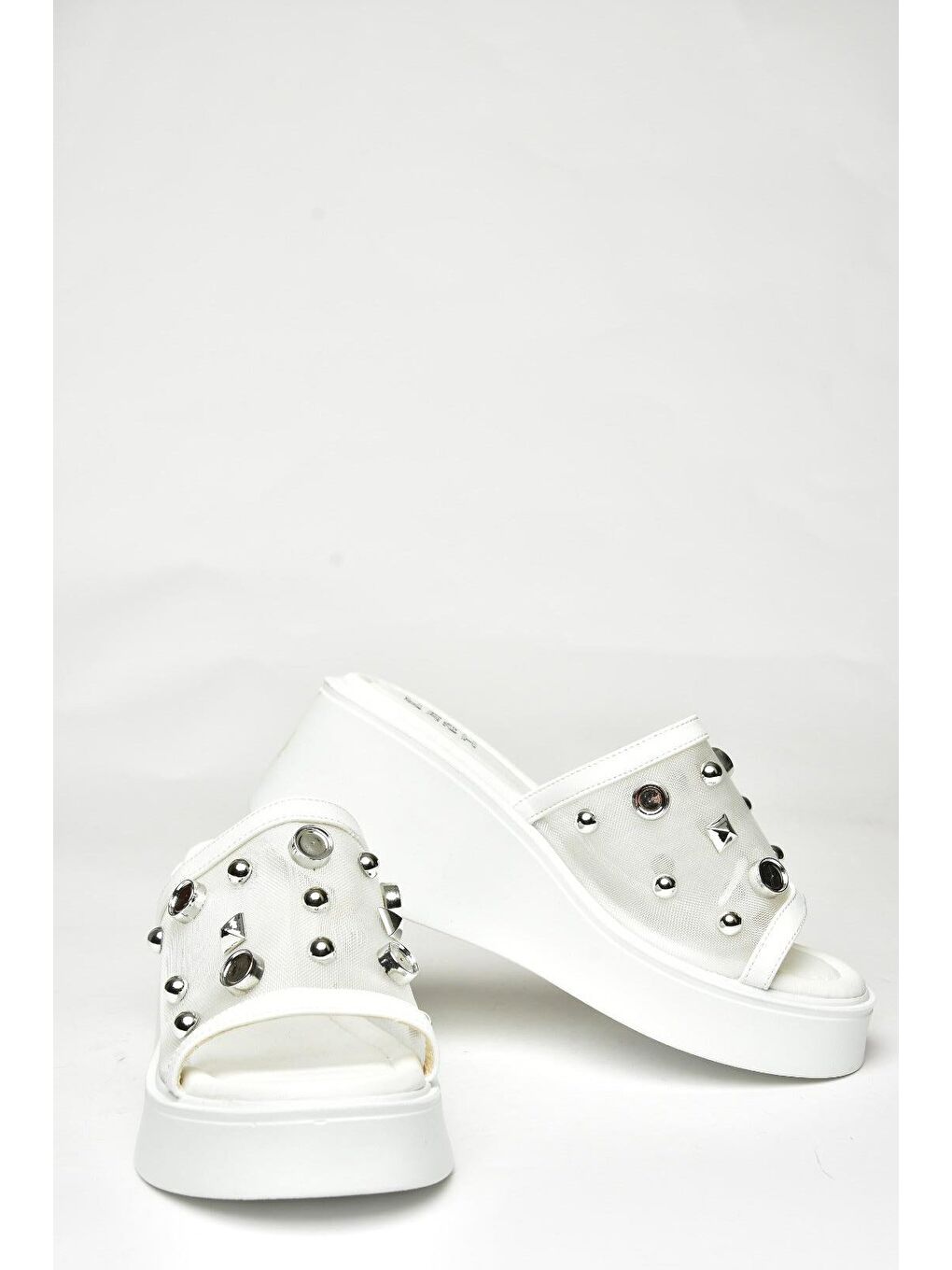 U973622009 Beyaz Kalın Tabanlı Kadın Terlik-1