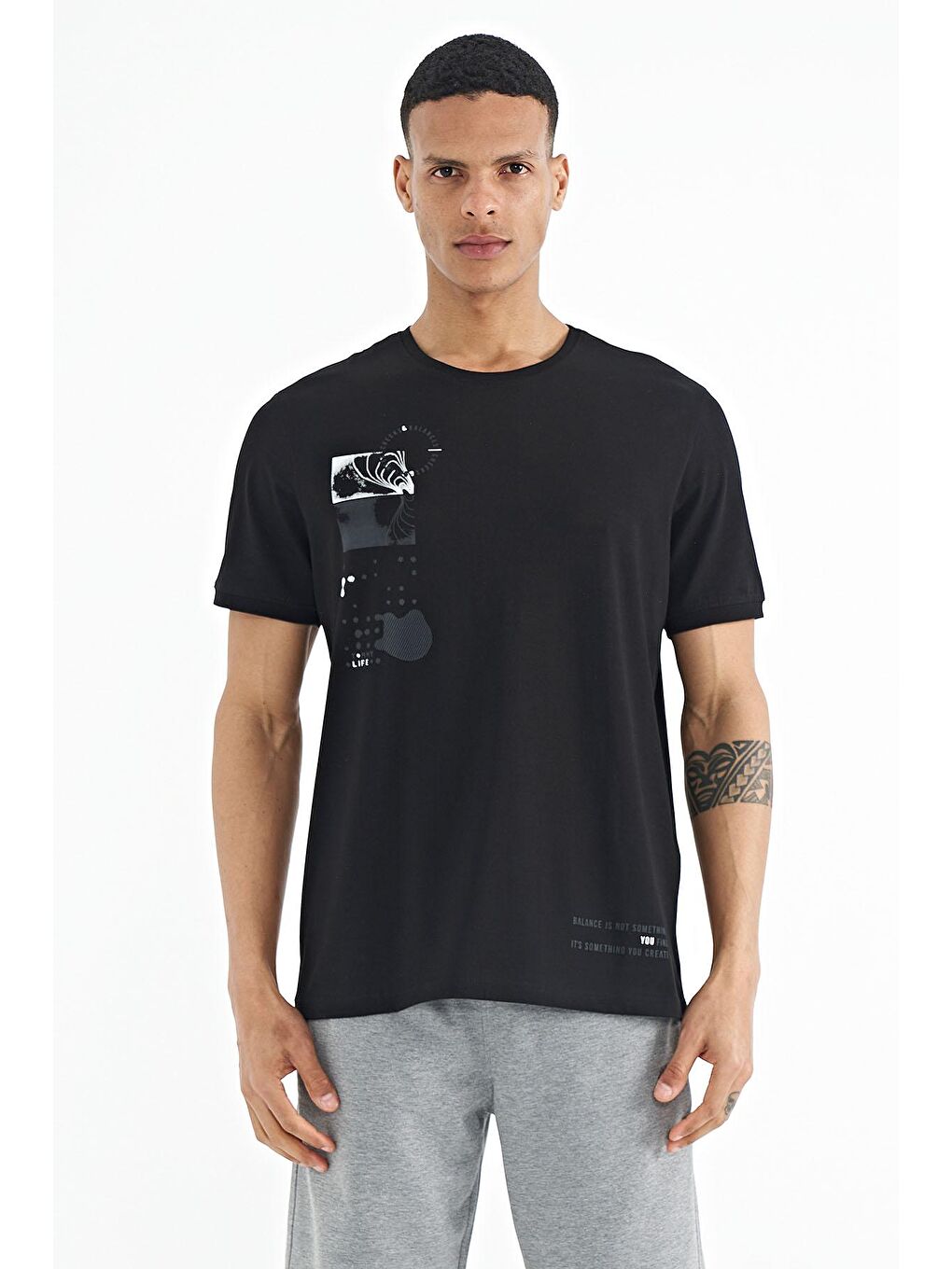 Siyah Baskı O Yaka Detaylı Standart Form Erkek Tişört - 88216