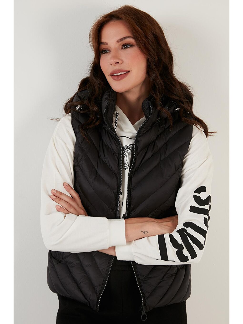 Siyah Slim Fit Fermuarlı Çıkarılabilir Kapüşonlu Şişme Yelek 497HIRA-3