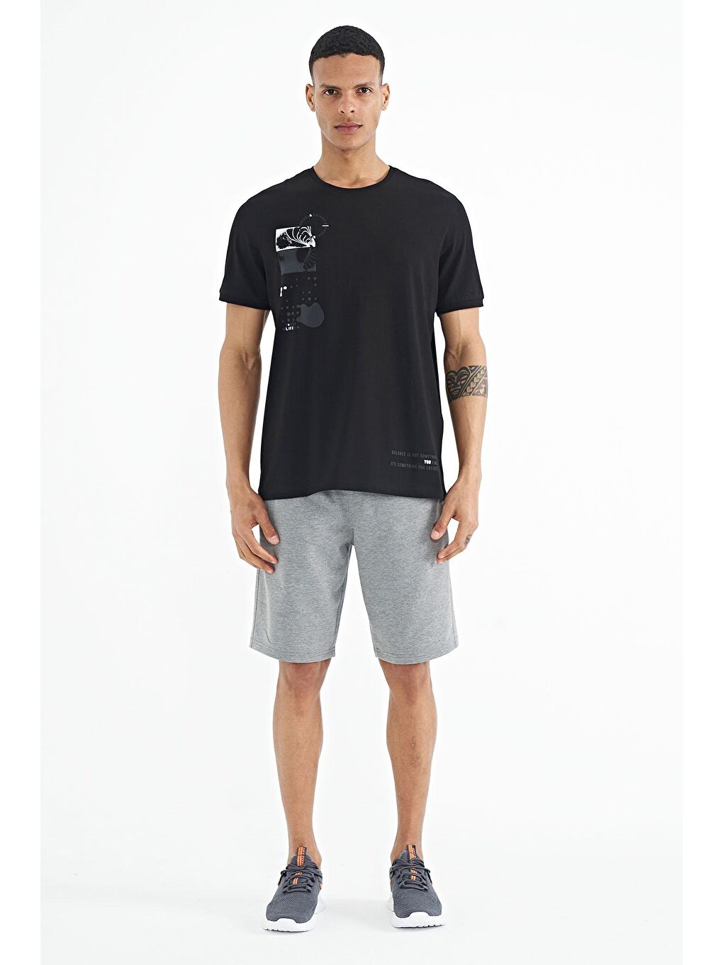 Siyah Baskı O Yaka Detaylı Standart Form Erkek Tişört - 88216-1