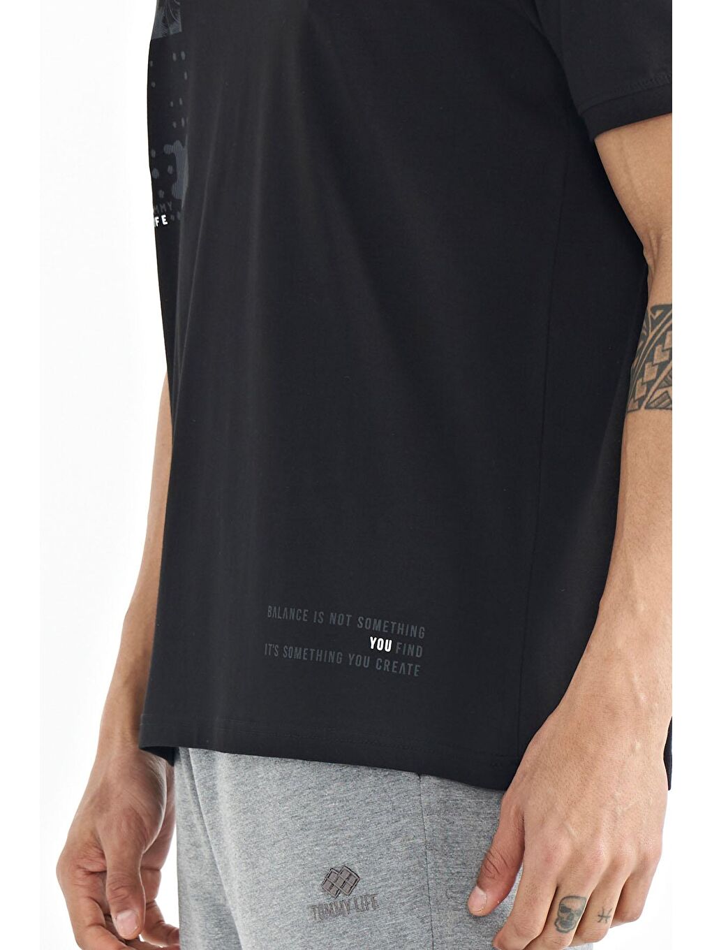 Siyah Baskı O Yaka Detaylı Standart Form Erkek Tişört - 88216-2