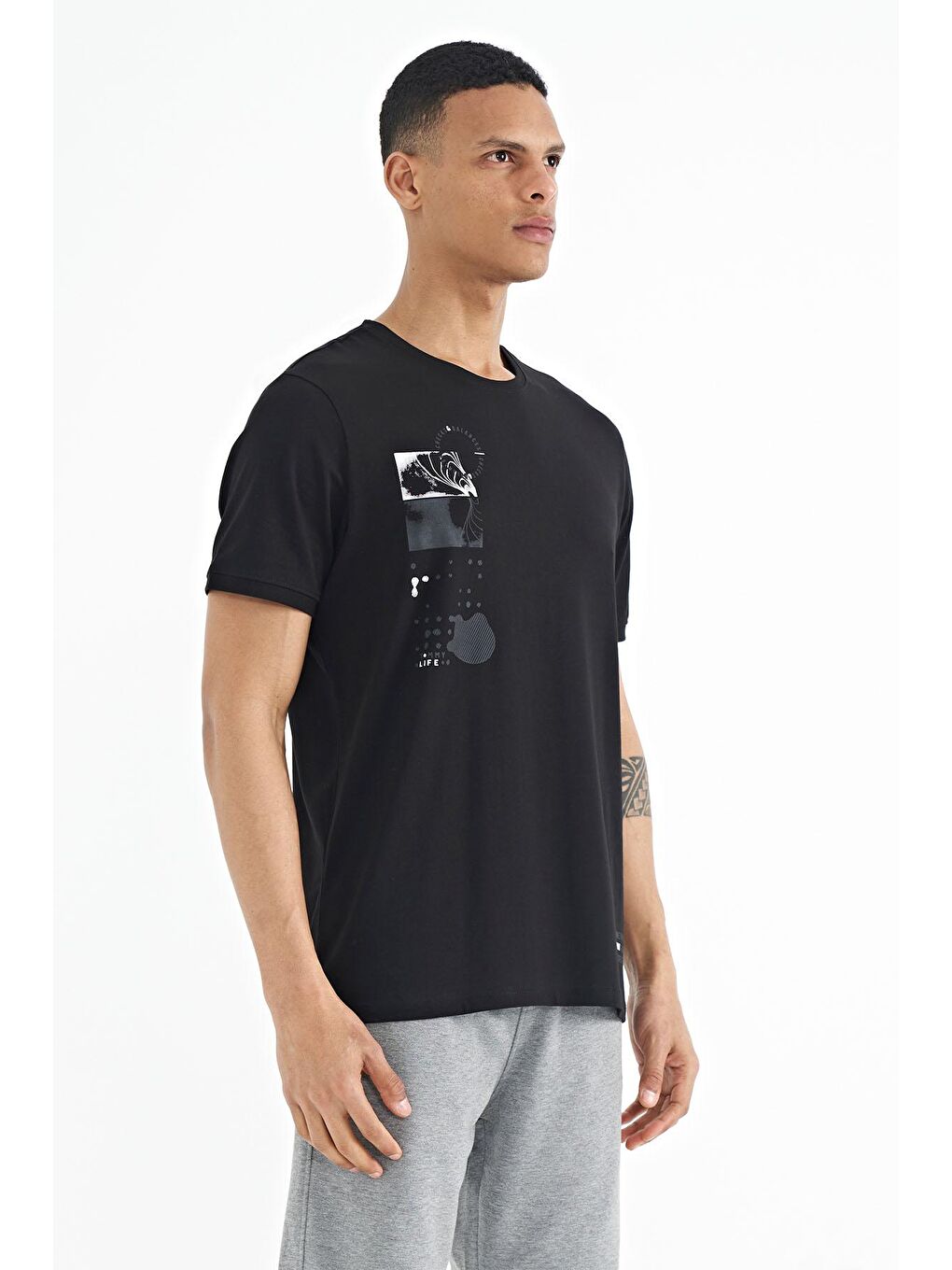 Siyah Baskı O Yaka Detaylı Standart Form Erkek Tişört - 88216-3