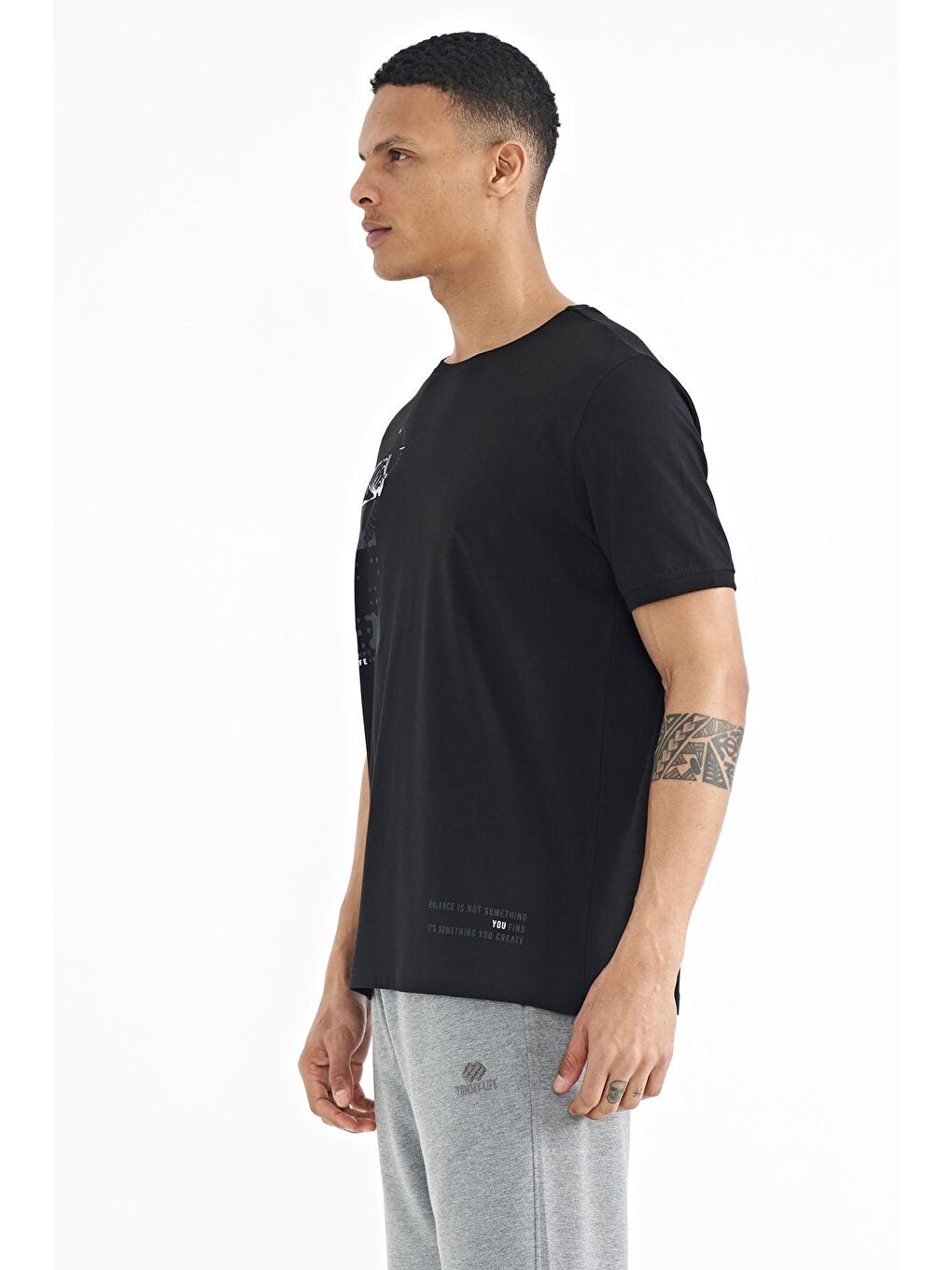 Siyah Baskı O Yaka Detaylı Standart Form Erkek Tişört - 88216-4