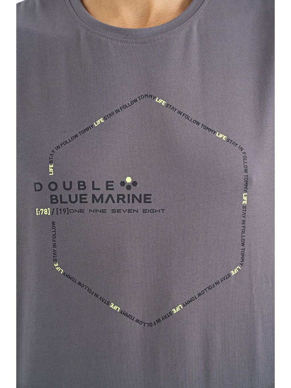 Koyu Gri Yazı Geometri Basklı Standart Kalıp Erkek Tişört - 88198-1