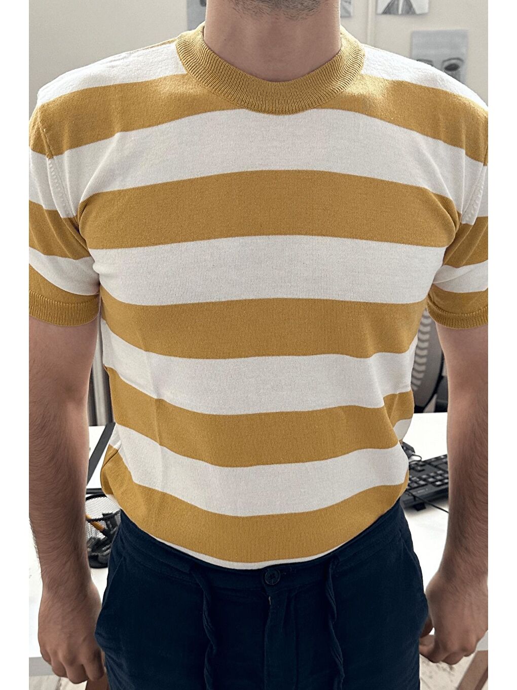 Beyaz Erkek Renk Bloklu Yuvarlak Yaka Örme Tişört