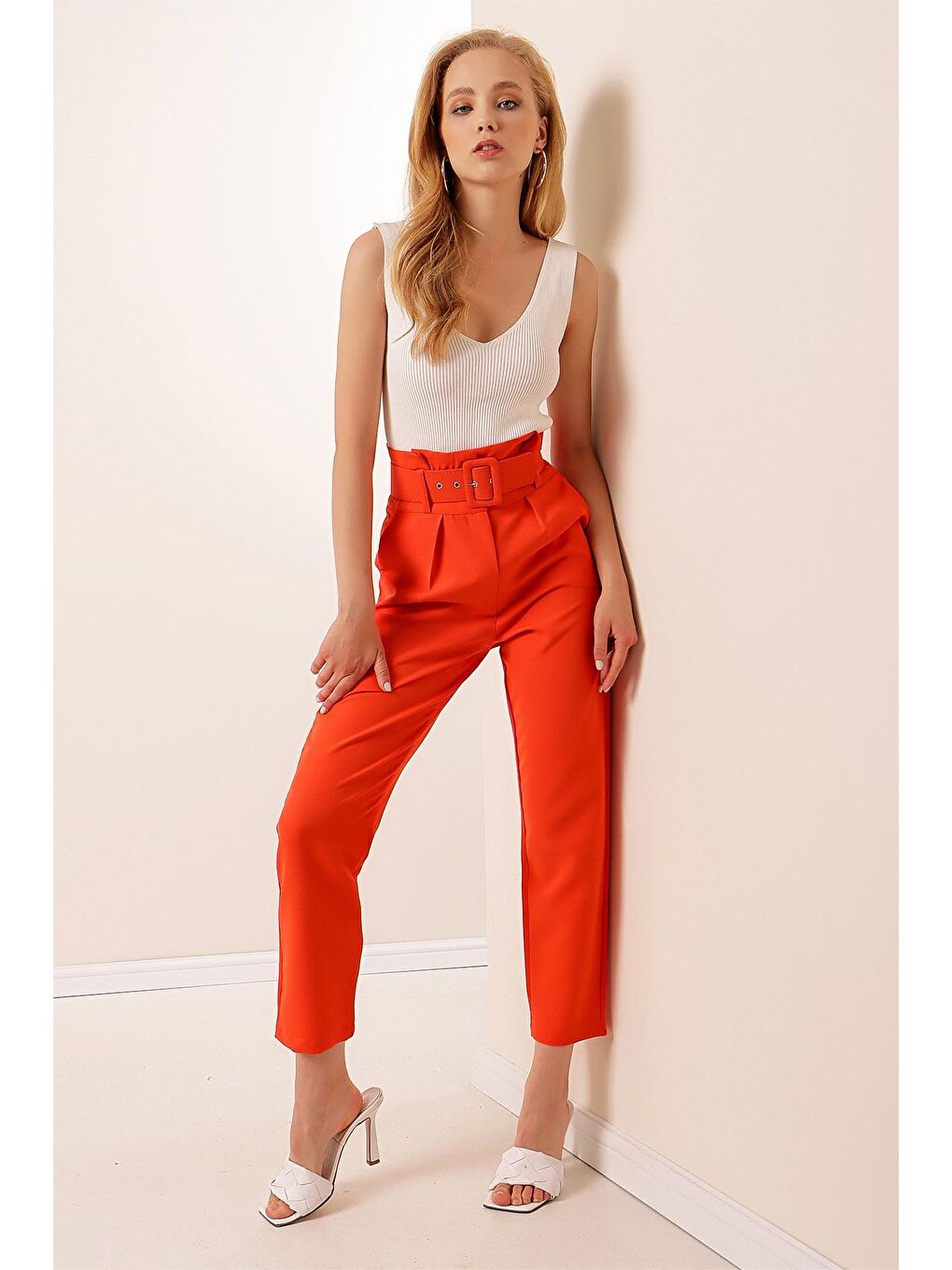 Kadın Turuncu Kemerli Yüksek Bel Kumaş Pantolon-1