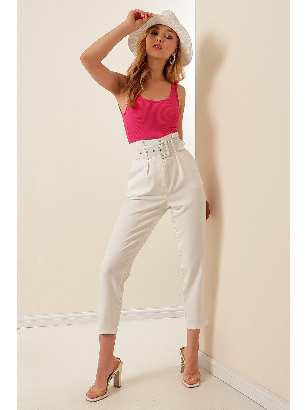 Kadın Ekru Kemerli Yüksek Bel Kumaş Pantolon-3