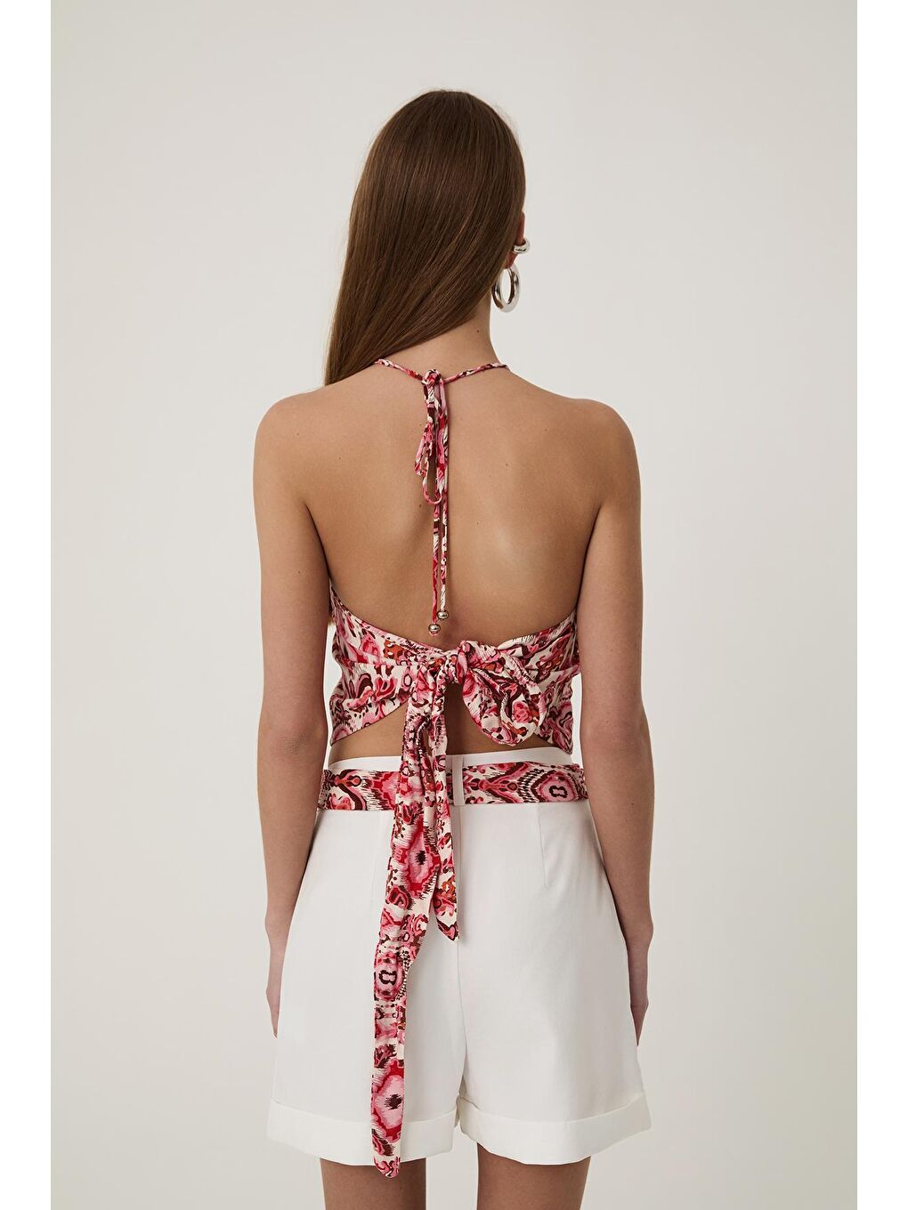 Sırtı Bağlama Detaylı Desenli Bluz Kırmızı-4