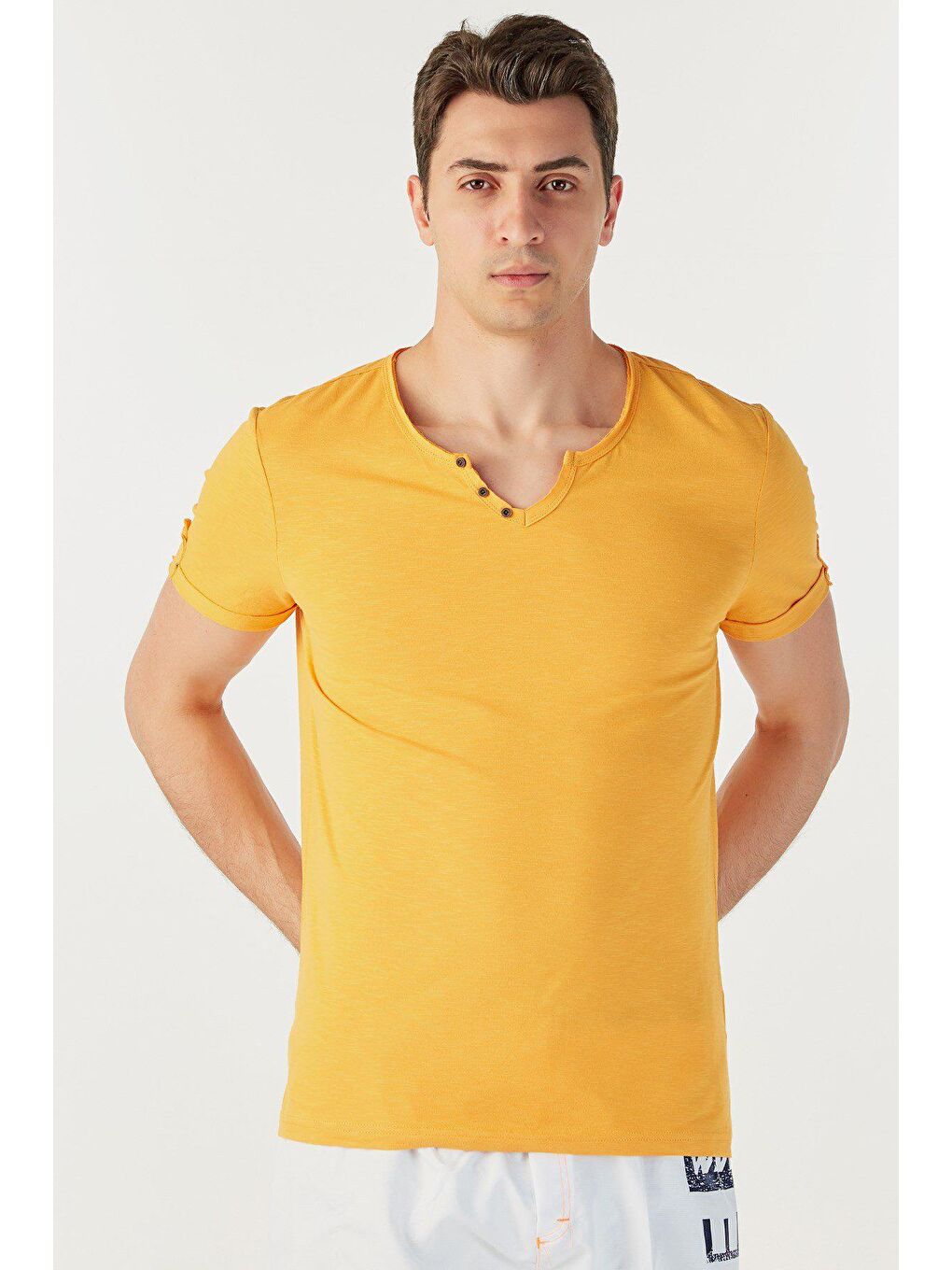 Sarı Yakası Düğmeli Basic Tişört-3