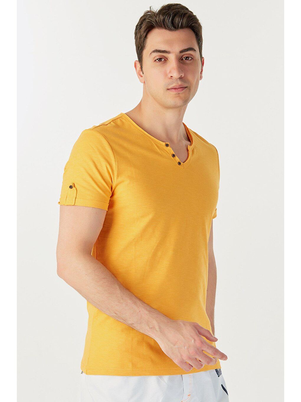 Sarı Yakası Düğmeli Basic Tişört-4