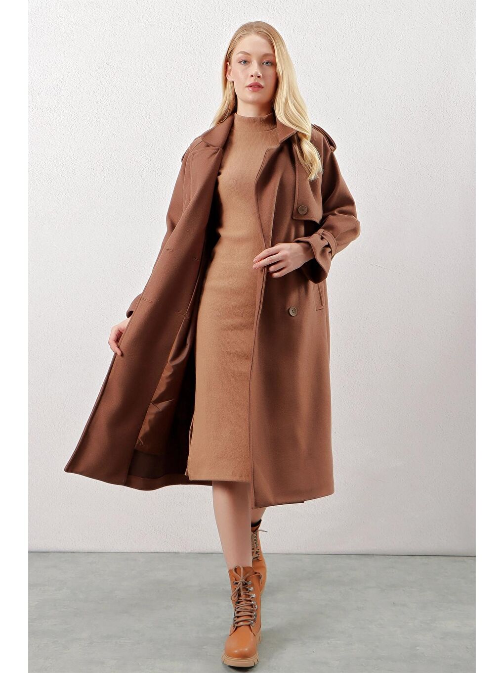 Kahverengi Çift Düğmeli Apoletli Cepli Uzun Kaşe Kaban-2